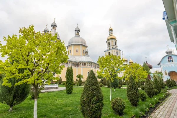 Orthodoxe kerk in het dorp van Banchen — Stockfoto