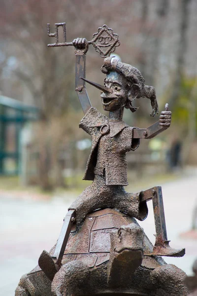 Monument Boeratino in de dierentuin van de stad van Kie — Stockfoto