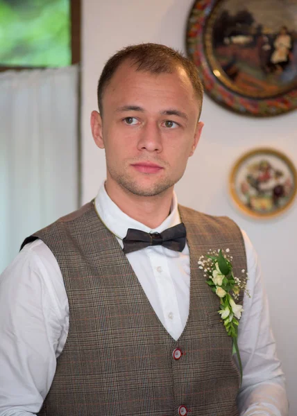 Portrait of the groom at the wedding