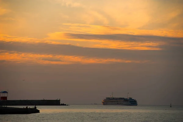 Ηλιοβασίλεμα στο η πόλη της Σεβαστούπολης. Έγκλημα — Φωτογραφία Αρχείου