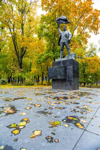 Monumento nel parco di Kie — Foto Stock