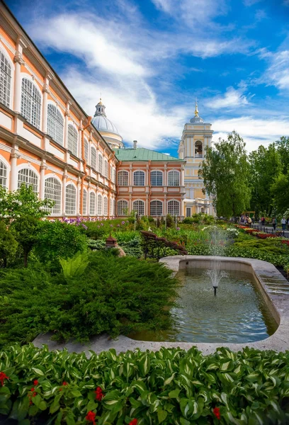 亚历山大亚历山大涅夫斯基修道院在 St. Petersbur — 图库照片