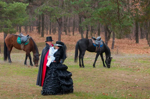 Man, woman and horses — Stock Photo, Image