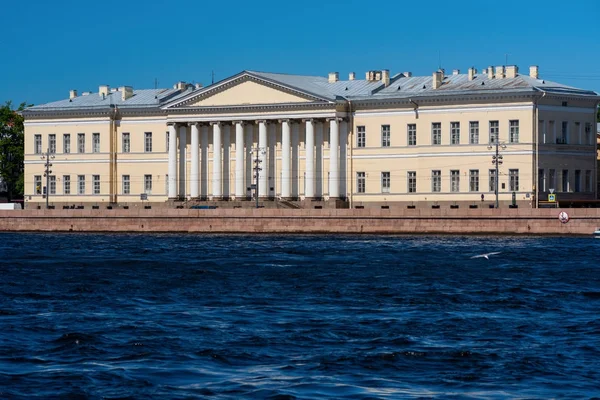 Remblai Univeskitetskaya à Saint-Pétersbourg — Photo