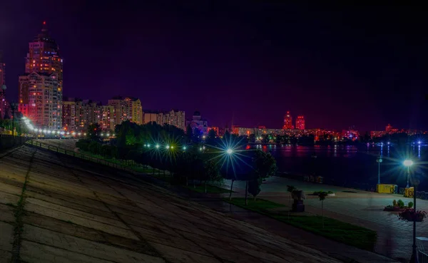 Embarque noturno em Obolon.Kiev — Fotografia de Stock