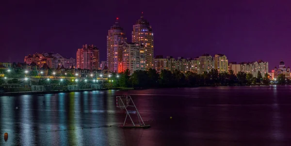 Noční nábřeží na Obolon.Kiev — Stock fotografie