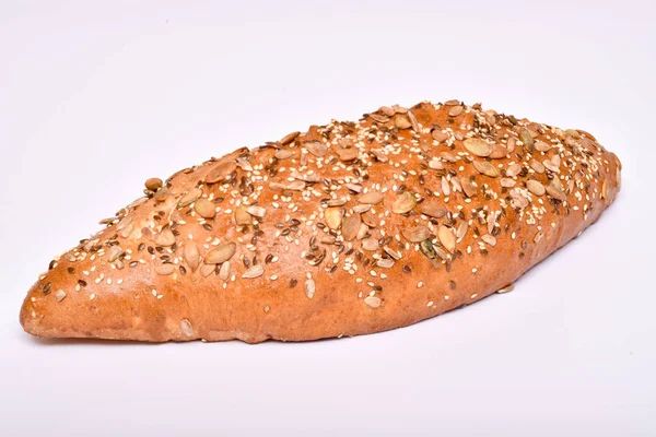 Ein Laib Brot mit Körnern — Stockfoto