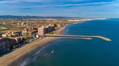Saplaya Limanı 'nın havadan görünüşü. Valencia