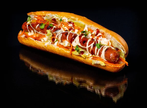 Hot dog with sauce. — Stock Photo, Image