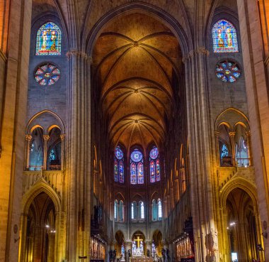 Noterdam de Paris 'in içinde.