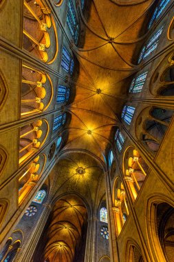 Noterdam de Paris 'in içinde.