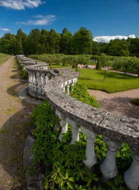 Mimari öğelerle dolu park