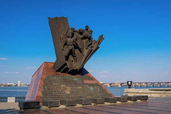 Monument voor de soldaten in de stad Dnipro — Stockfoto