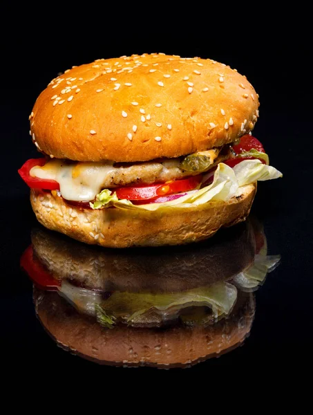 Burger mit Rindfleisch und Käse — Stockfoto