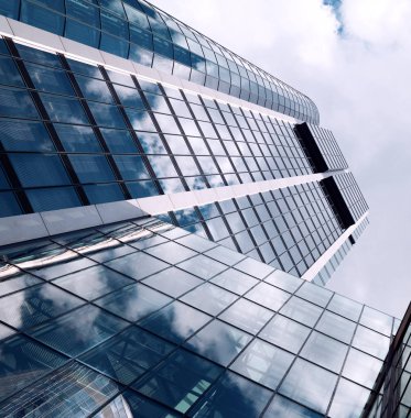 Frankfurt 'ta gökyüzüne karşı gökdelen binası.