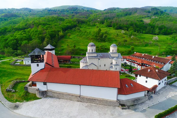 Monasterio ortodoxo Mileseva vista aérea. De Serbia —  Fotos de Stock