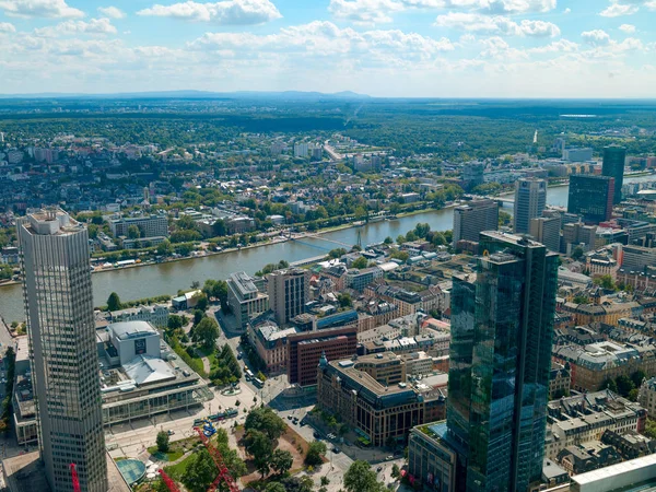 Panorama města proti obloze ve Frankfurtu nad Mohanem — Stock fotografie