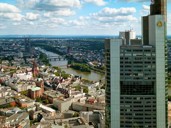 Panorama miasta na tle nieba we Frankfurcie nad Menem — Zdjęcie stockowe