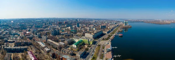 Panorama der Dnjepr-Stadt mit Blick auf den Fluss — Stockfoto