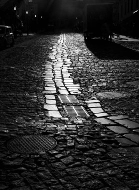 Andreevsky Kiev 'de taştan yapılmıştır.