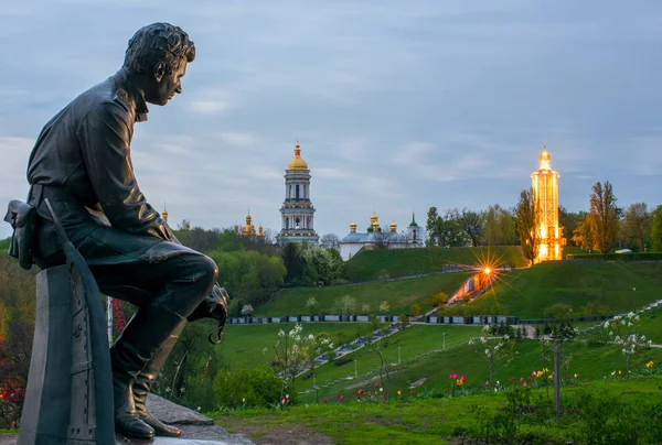 Monument to artist Leonid Bykov in the city of Kiev — Stok fotoğraf