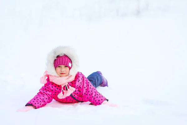 Girl Child Lies White Snow — Stock Photo, Image