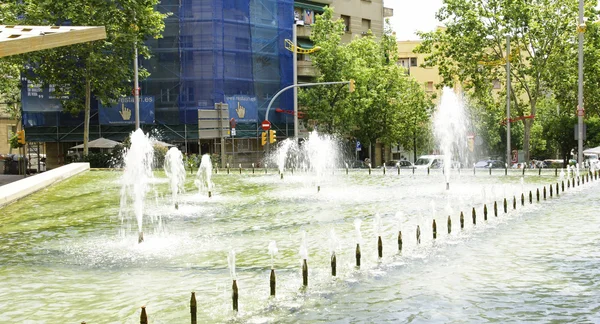 Fontein in de tuinen van Nou Barris, Barcelona — Stockfoto