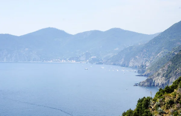 Wybrzeże Cinque Terre, Morze Liguryjskie, La Spezia, Włochy — Zdjęcie stockowe