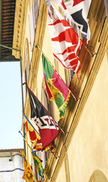 Vlajky v Toskánsko, Itálie — Stock fotografie