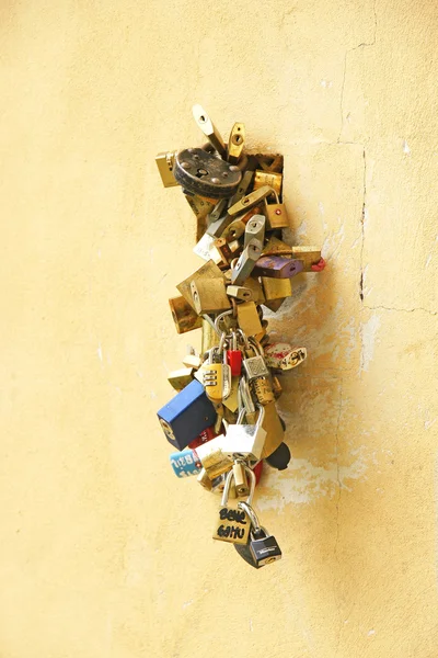 Padlocks on a wall in Florence — Stock Photo, Image