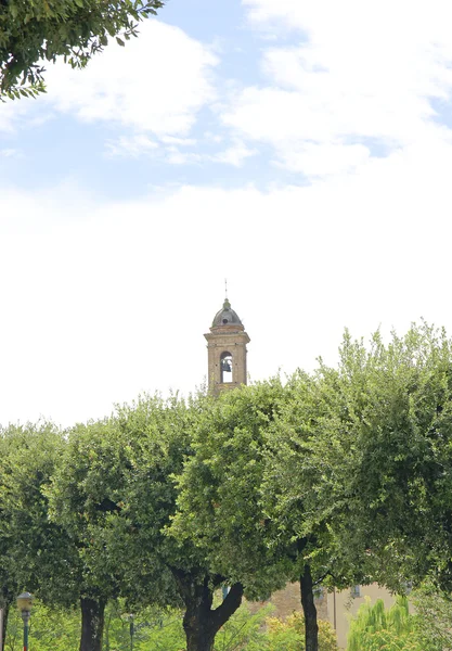 Vue de la tour d'une église à Montepulciano — Photo