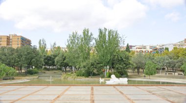 Barcelona'da Plaza Nottingham bahçeleri