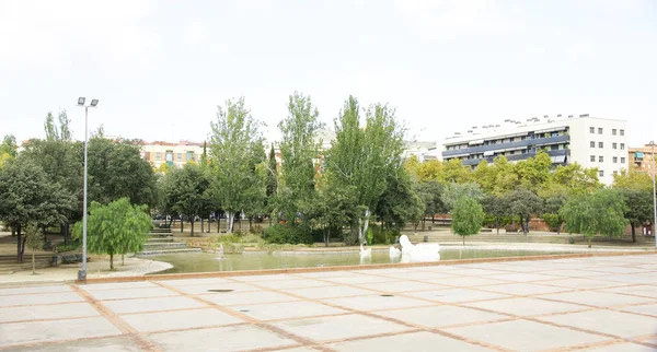 Barcelona'da Plaza Nottingham bahçeleri — Stok fotoğraf