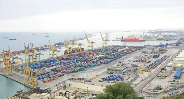 Industrieller hafen von barcelona — Stockfoto