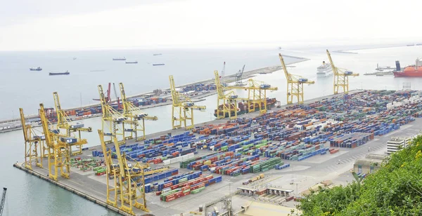 Industrieller hafen von barcelona — Stockfoto