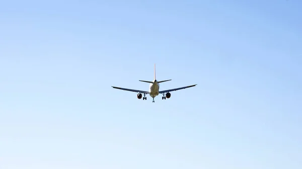 Avião Comercial Sobrevoando Delta Del Llobregat Maio 2014 Barcelona Catalunha — Fotografia de Stock