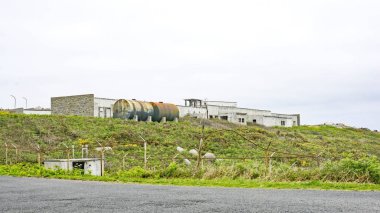 Estaca de Bares deniz fenerinin genel görünümü, 13: 25. ; 18 Mayıs 2017; A Corua, İspanya, Avrupa