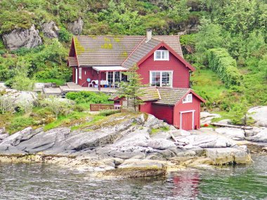 Norveç fiyortlarının manzarası, 13: 55. ; Haziran 2017;
