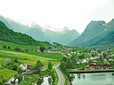 Norveç fiyortlarının manzarası, 13: 35. ; Haziran 2017;