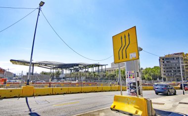 Saat 12: 55 'te Les Glories de Barcelona tünellerinde çalışıyor. ; 14 Ağustos 2017; Katalunya, İspanya, Avrupa