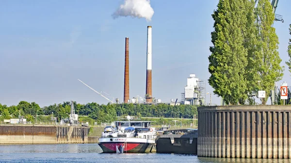 德国和荷兰之间莱茵河的工业景观 下午13 August 017 Europe — 图库照片