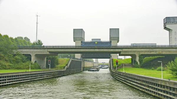 Przemysł Przyroda Nad Brzegiem Rzeki Waal Holandii Godz Sierpnia 2016 — Zdjęcie stockowe