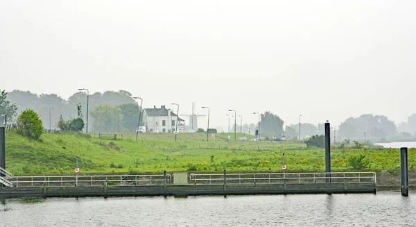 Industrie Und Natur Ufer Des Waal Holland Uhr August 2016 — Stockfoto