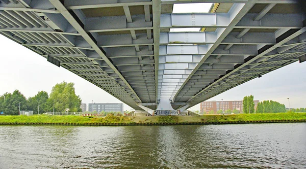 Βιομηχανία Και Φύση Στις Όχθες Του Ποταμού Waal Στην Ολλανδία — Φωτογραφία Αρχείου