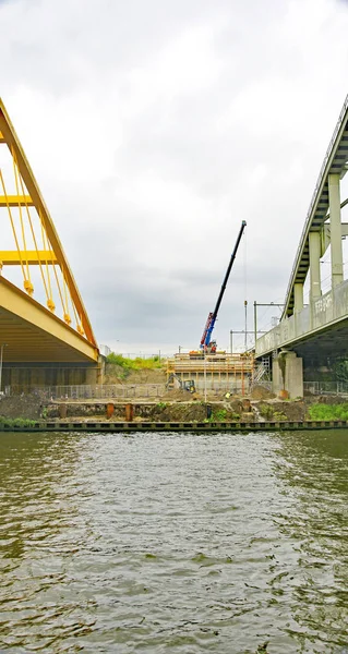 荷兰瓦尔河河岸的工业和自然 下午14 August 2016 Holland Netherlands Europe — 图库照片