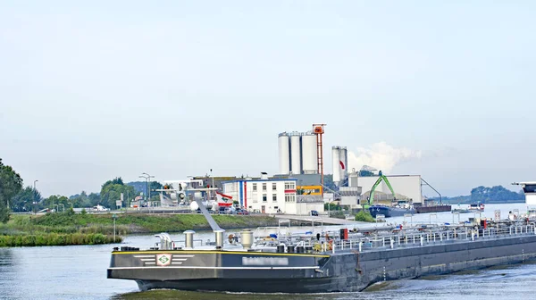 Industriområde Vid Floden Mosa Juli 2018 Holland Europa — Stockfoto