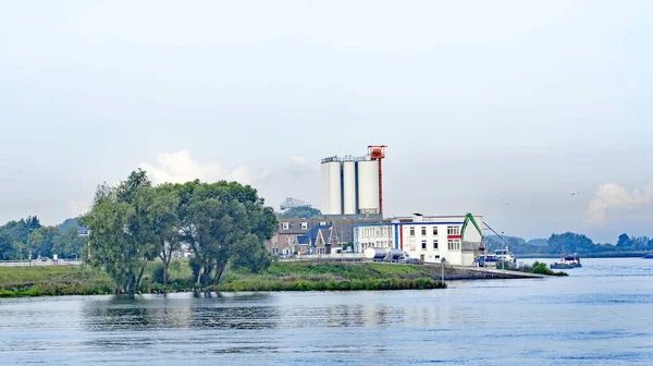 Zona Industrial Rio Mosa Julho 2018 Holanda Europa — Fotografia de Stock