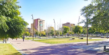 Nou Barris bölgesindeki bahçeler, 13: 10. ; 19 Mayıs 2018; Barselona, Katalunya, İspanya, Avrupa