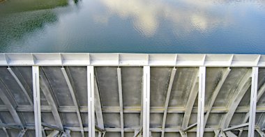 Saat 12: 45 'te Osona bölgesindeki Sau rezervuarının kapısında. ; 16 Mayıs 2018; Barselona, Katalunya, İspanya, Avrupa