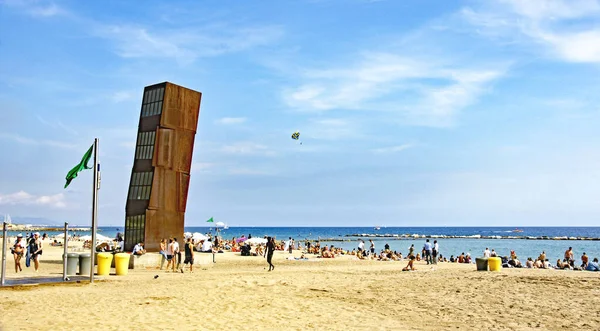 Barceloneta Estel Ferit Heykelinin Olduğu Plajın Panoramiği Temmuz 2016 Katalonya — Stok fotoğraf